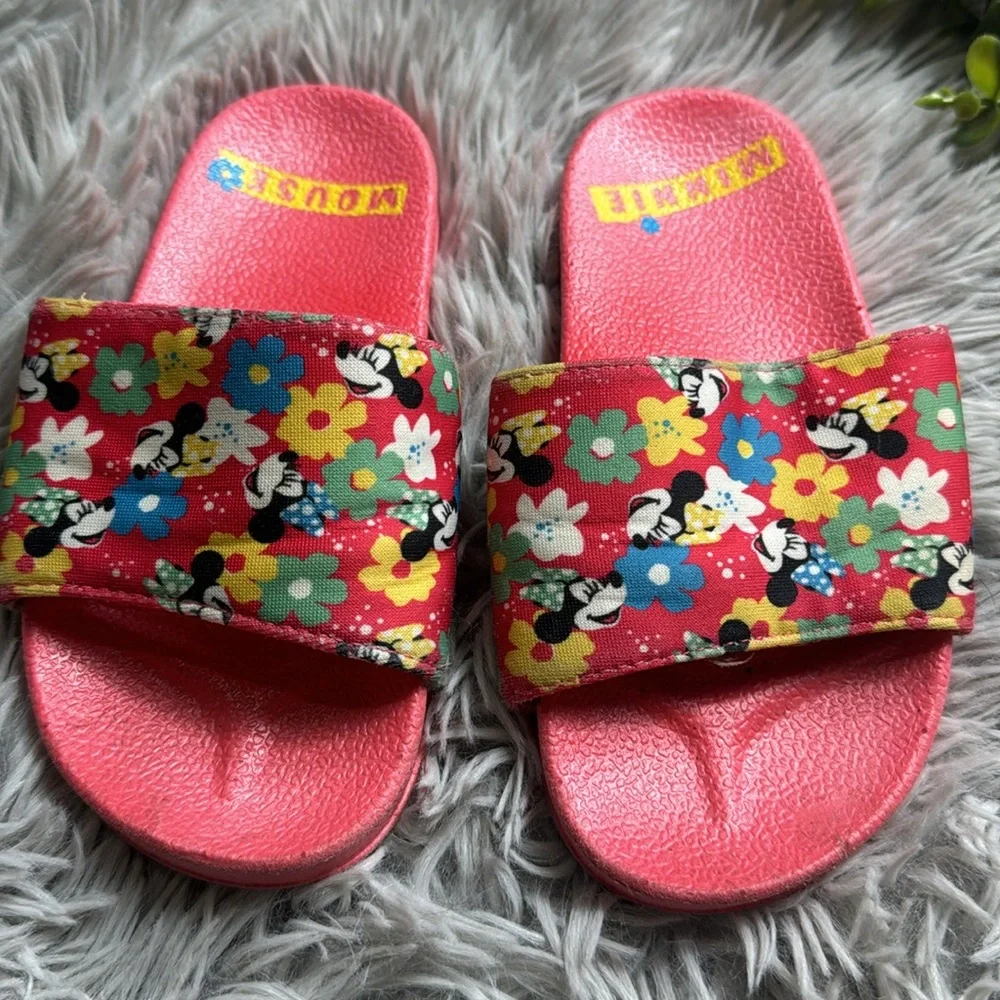 Minnie louse pink toddler slides size 9/10